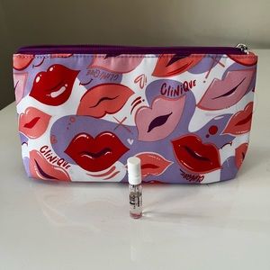 🍀 FREE with purchase. Clinique NEW Makeup bag & Burberry “Her” perfume sample